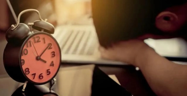 今年还要调休3次，五一假期前后都要调休上班