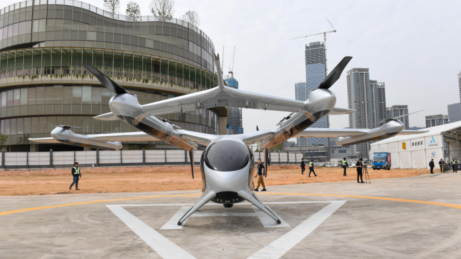 中国民航局颁发全球首张无人驾驶载人航空器生产许可证