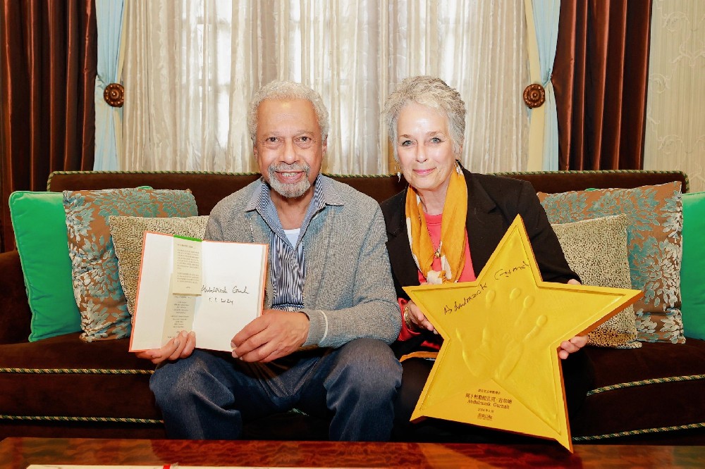 诺贝尔文学奖得主古尔纳抵达上海，开启为期9天的“中国行”